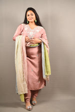 Load image into Gallery viewer, Pure Dola silk with handwork and Dour Color Dupatta
