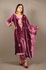 Load image into Gallery viewer, Pink Soft Premium Velvet Zari Work Suit
