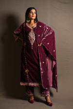 Load image into Gallery viewer, Pink Soft Premium Velvet Zari Work Suit
