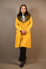 Load image into Gallery viewer, Long soft Woolen Coat with Fur Attachment
